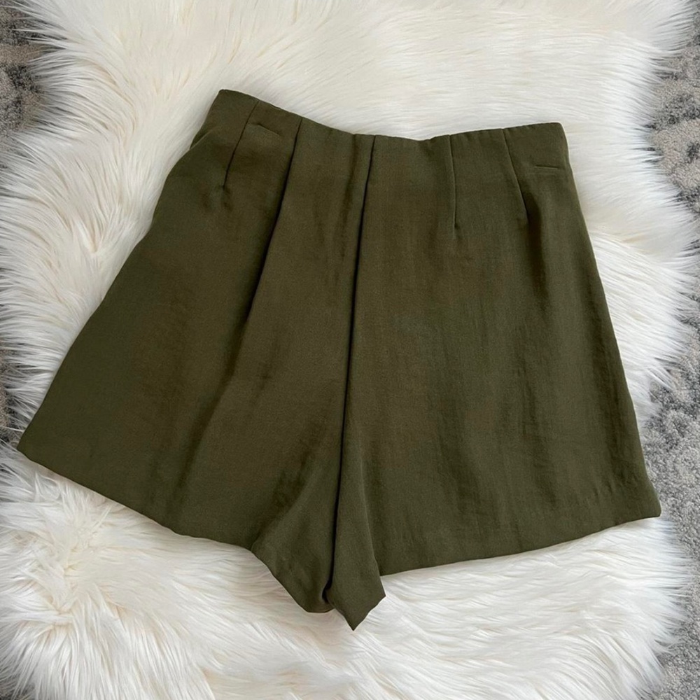 Lulu’s Shorts - Picture 4 of 4